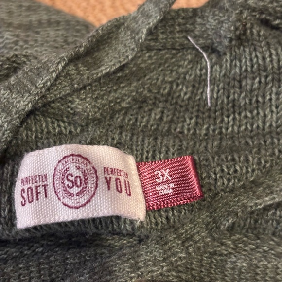 SO Off-the-Shoulder Sweater in Olive Green - Picture 3 of 3